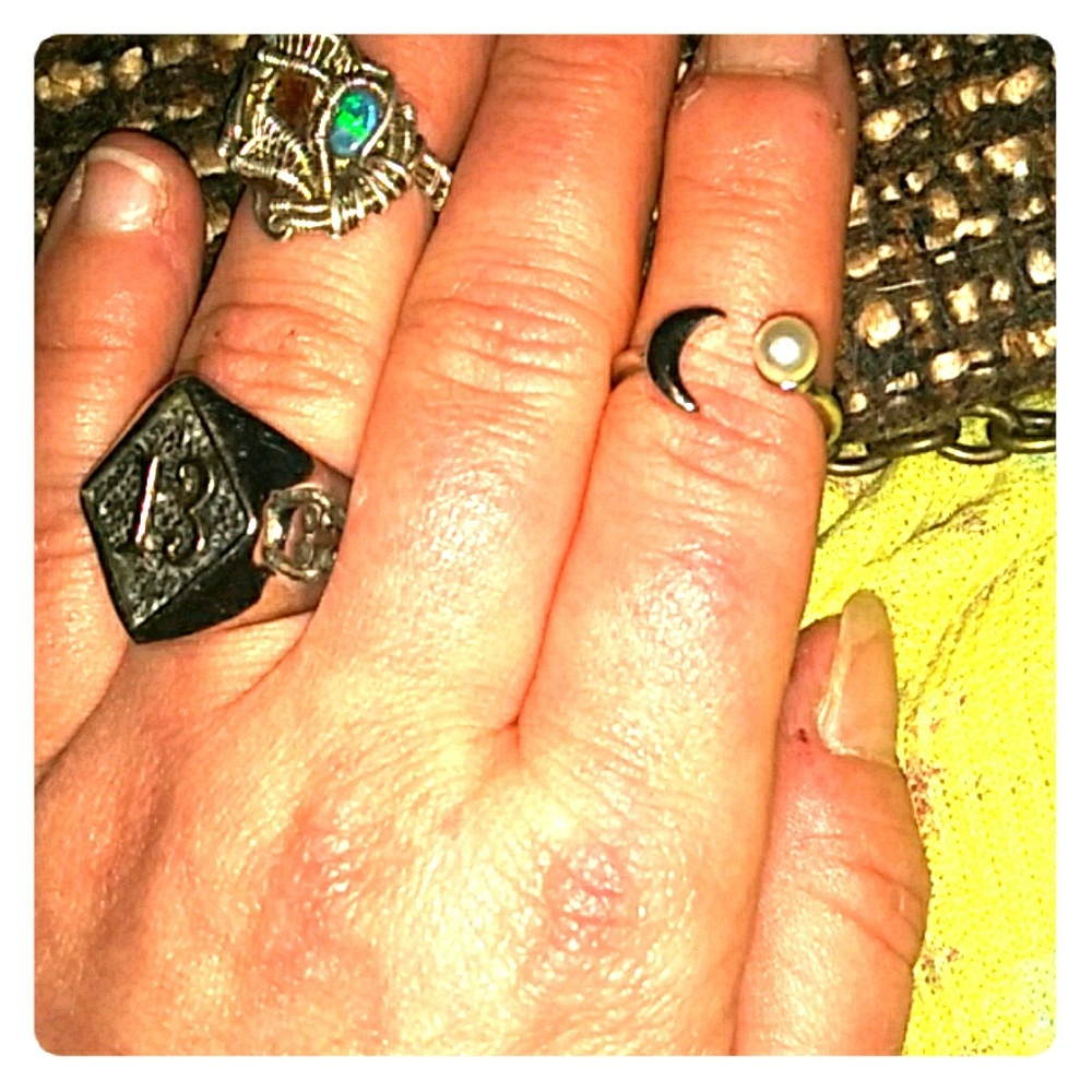 Mid finger ring
